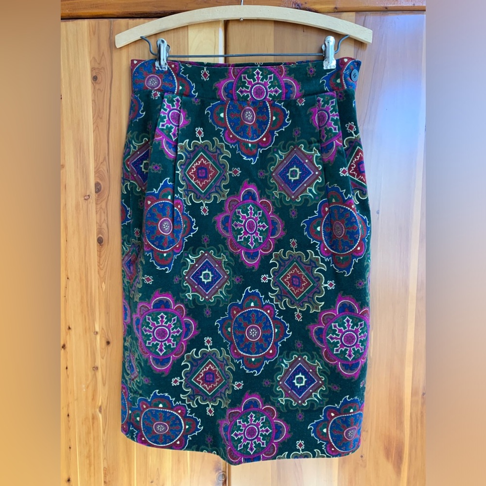 Amen Wardy Women Velvet Skirt Size 6. Made in Italy